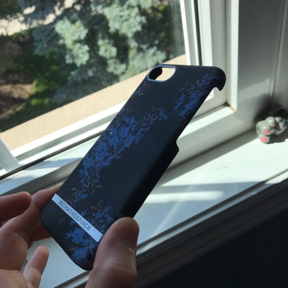 SAKS OFF FIFTH IPHONE 7 CASE - Picture 3 of 3